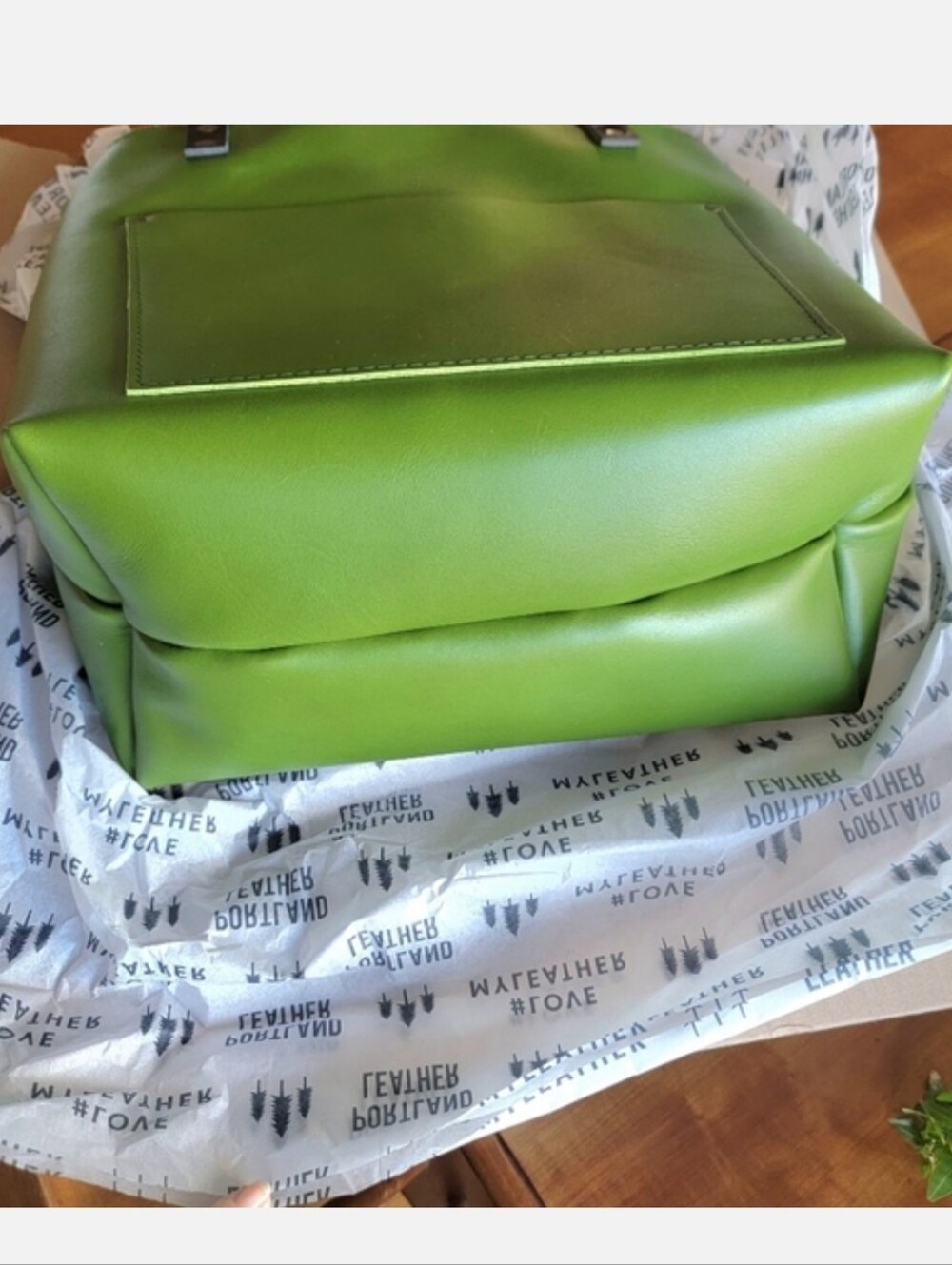 PORTLAND LEATHER GOODS PLG Green Apple Large Zippered Tote NEW - Picture 2 of 12